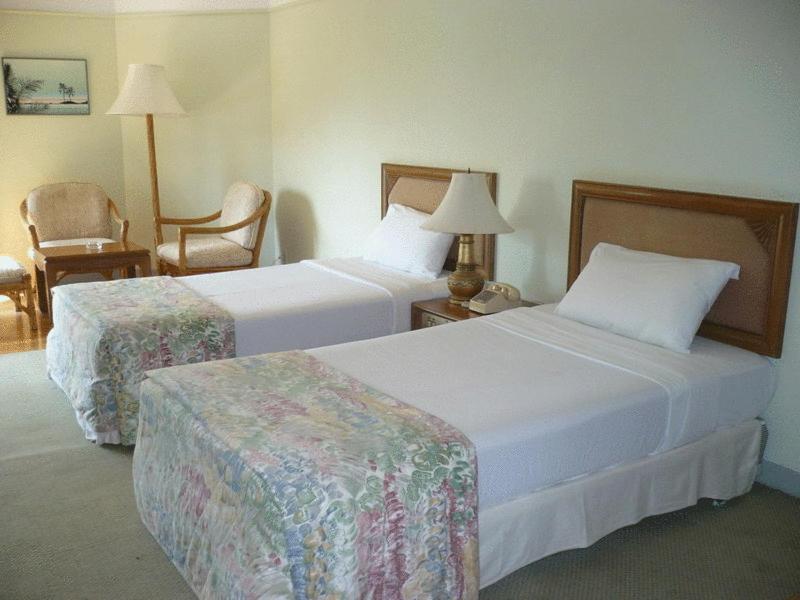 Palmeraie Beach Hotel, Rayong Ban Ang Exterior foto